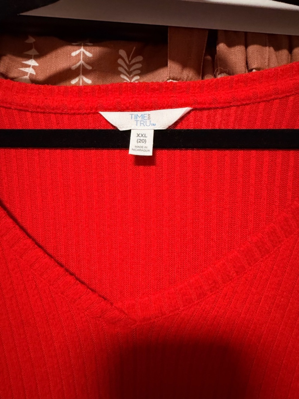 Time and Tru Red V-Neck Ribbed Top - Picture 2 of 3